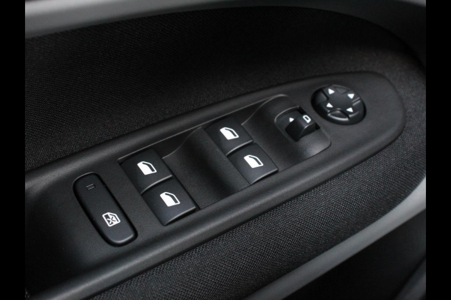 Jeep Avenger Longitude 54 kWh Automaat SOH 96% Navigatie Apple Carplay/ Android Auto Parkeersensor achter Cruise Control Full LED Virtual Cockpit Climate Control