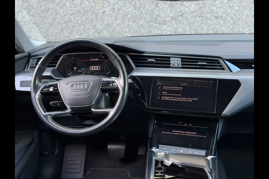 Audi e-tron E-tron 55 quattro advanced 95 kWh 100% SoH! (DEALER ONDERHOUDEN, NAVI, NL-AUTO, 360 CAMERA, TREKHAAK, ETC!)
