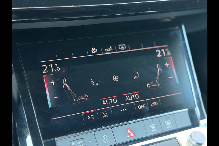Audi e-tron E-tron 55 quattro advanced 95 kWh 100% SoH! (DEALER ONDERHOUDEN, NAVI, NL-AUTO, 360 CAMERA, TREKHAAK, ETC!)