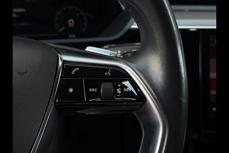 Audi e-tron E-tron 55 quattro advanced 95 kWh 100% SoH! (DEALER ONDERHOUDEN, NAVI, NL-AUTO, 360 CAMERA, TREKHAAK, ETC!)