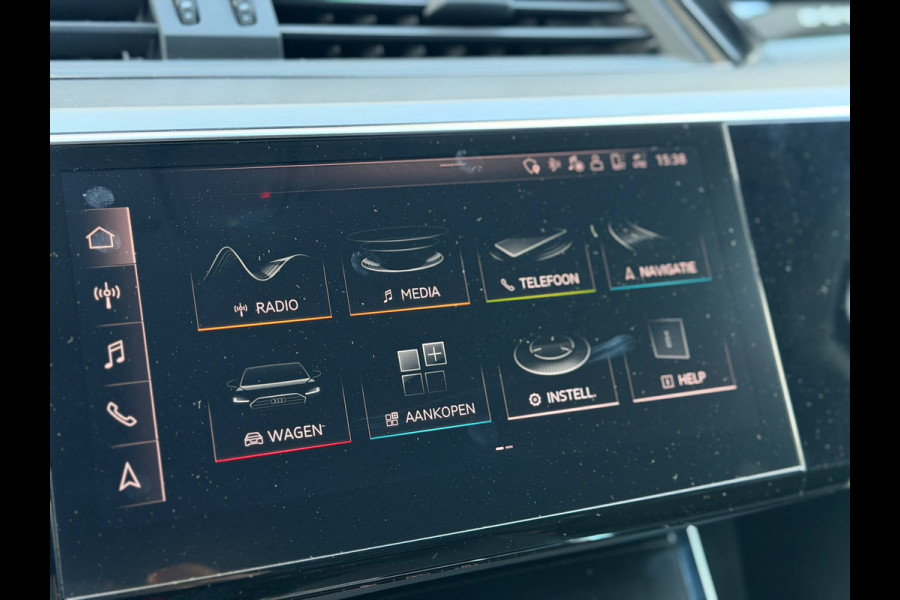Audi e-tron E-tron 55 quattro advanced 95 kWh 100% SoH! (DEALER ONDERHOUDEN, NAVI, NL-AUTO, 360 CAMERA, TREKHAAK, ETC!)