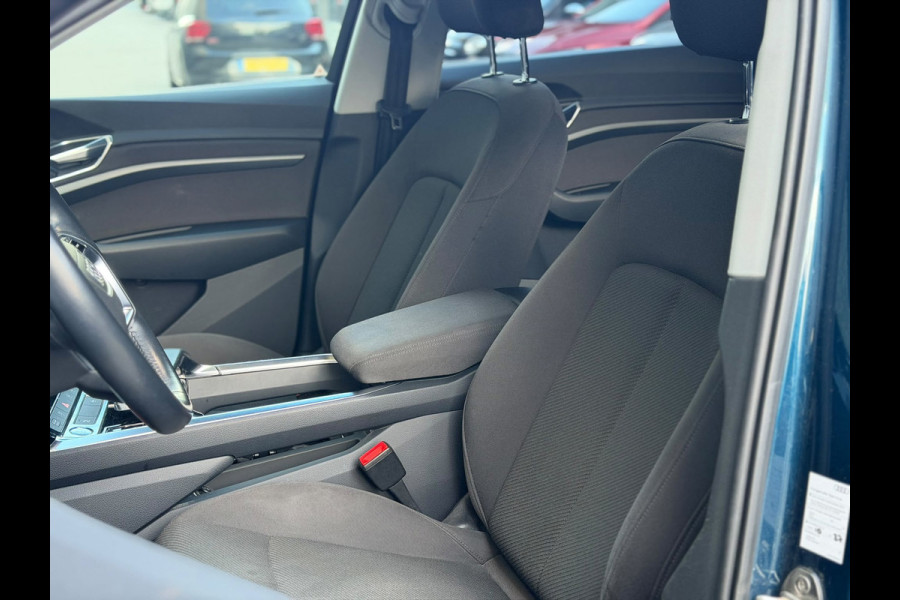 Audi e-tron E-tron 55 quattro advanced 95 kWh 100% SoH! (DEALER ONDERHOUDEN, NAVI, NL-AUTO, 360 CAMERA, TREKHAAK, ETC!)