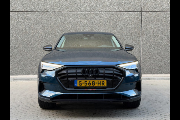 Audi e-tron E-tron 55 quattro advanced 95 kWh 100% SoH! (DEALER ONDERHOUDEN, NAVI, NL-AUTO, 360 CAMERA, TREKHAAK, ETC!)