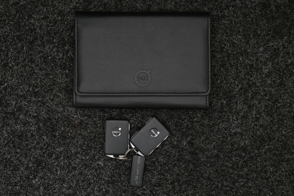 Volvo V90 2.0 T4 Inscription Leer, Apple Carplay, Keyless, ACC, Dodehoeksensor, Camera