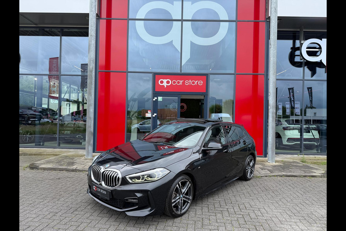 BMW 1-serie 116i Executive Edition M-Pakket Vol | Panorama | Parksensor | Keyless | Elektrische Achterklep | LED | Leder |