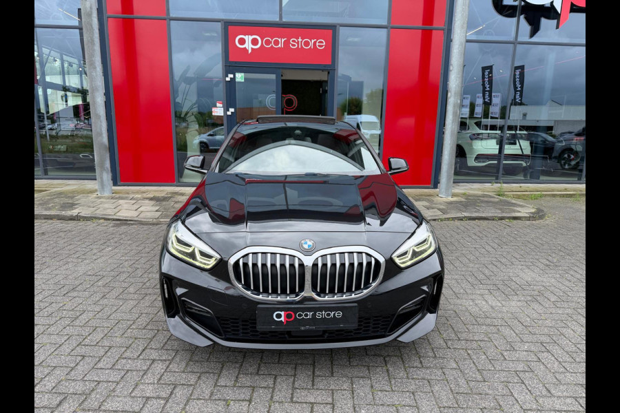BMW 1-serie 116i Executive Edition M-Pakket Vol | Panorama | Parksensor | Keyless | Elektrische Achterklep | LED | Leder |