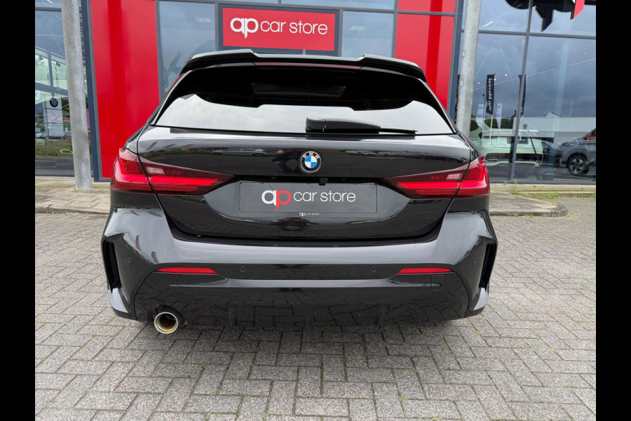 BMW 1-serie 116i Executive Edition M-Pakket Vol | Panorama | Parksensor | Keyless | Elektrische Achterklep | LED | Leder |