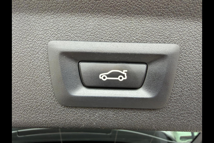 BMW 1-serie 116i Executive Edition M-Pakket Vol | Panorama | Parksensor | Keyless | Elektrische Achterklep | LED | Leder |