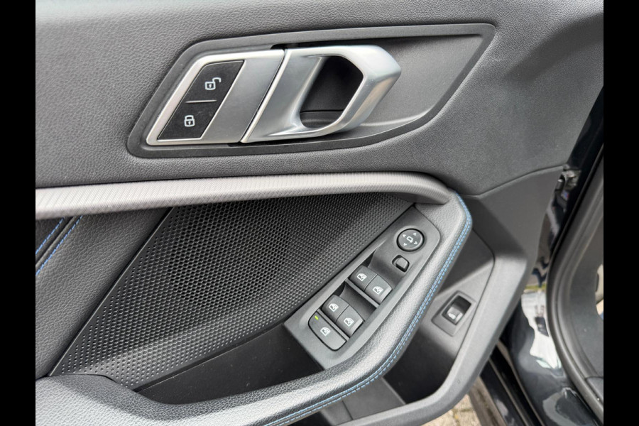 BMW 1-serie 116i Executive Edition M-Pakket Vol | Panorama | Parksensor | Keyless | Elektrische Achterklep | LED | Leder |
