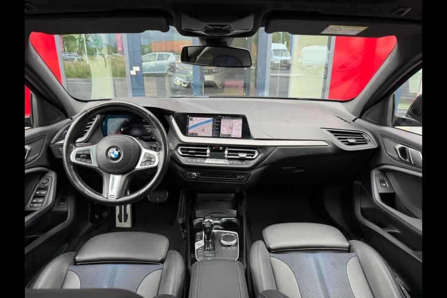 BMW 1-serie 116i Executive Edition M-Pakket Vol | Panorama | Parksensor | Keyless | Elektrische Achterklep | LED | Leder |