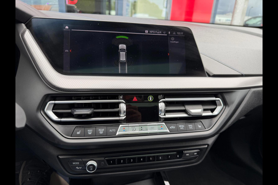 BMW 1-serie 116i Executive Edition M-Pakket Vol | Panorama | Parksensor | Keyless | Elektrische Achterklep | LED | Leder |