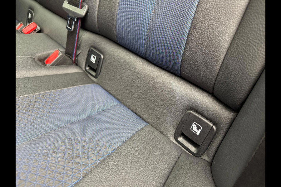 BMW 1-serie 116i Executive Edition M-Pakket Vol | Panorama | Parksensor | Keyless | Elektrische Achterklep | LED | Leder |