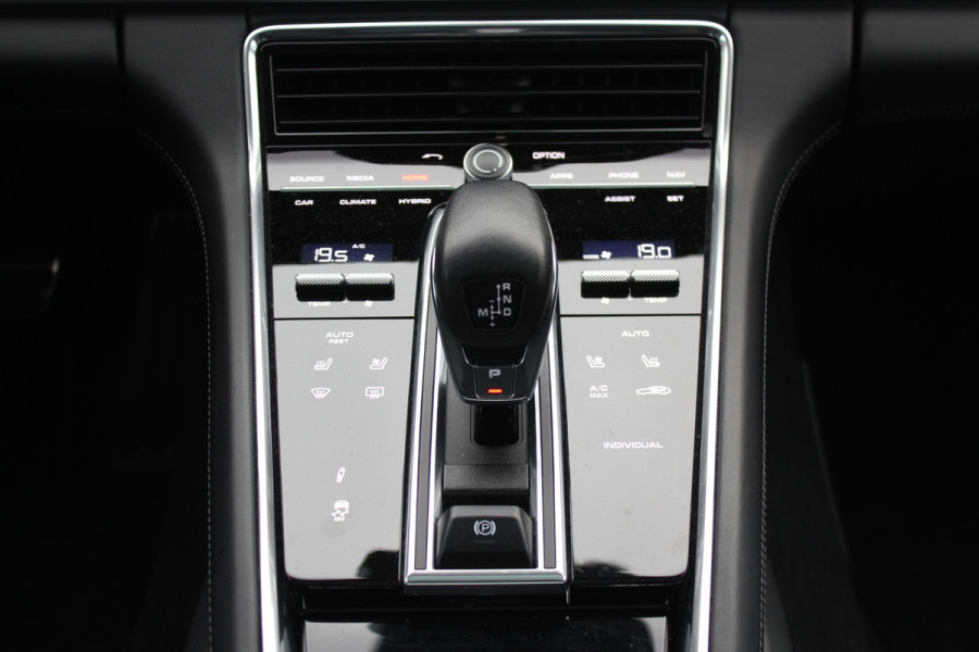 Porsche Panamera 4.0 Turbo S E-Hybrid / Panoramadak / 360Camera / Achterasbesturing / Nachtzicht / Softclose / 21'' / Sportuitlaat / Matrix LED / Carbon intr. / Bose / Sportdesign / Volleder / Dodehoek / DAB / ACC