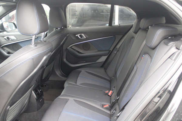 BMW 1-serie 118i M-Sport Shadow Org. NL | Camera | Sfeer | Dealer onderhouden