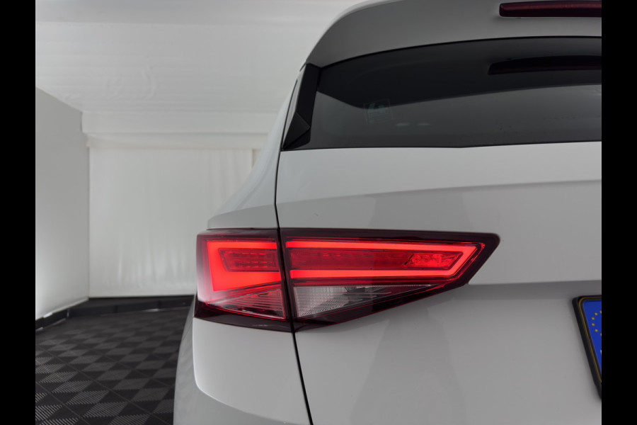 Seat Ateca 1.5 TSI FR Business Intense (INCL.BTW) *LEATHER-MICROFIBRE | FULL-LED | DIGI-COCKPIT | BEATS-AUDIO | TOP-VIEW | KEYLESS | CARPLAY | NAVI-FULLMAP | DAB+ | SPORT-SEATS | PRIVACY-GLASS | ECC | PDC | CRUISE | 19''ALU | TOWB