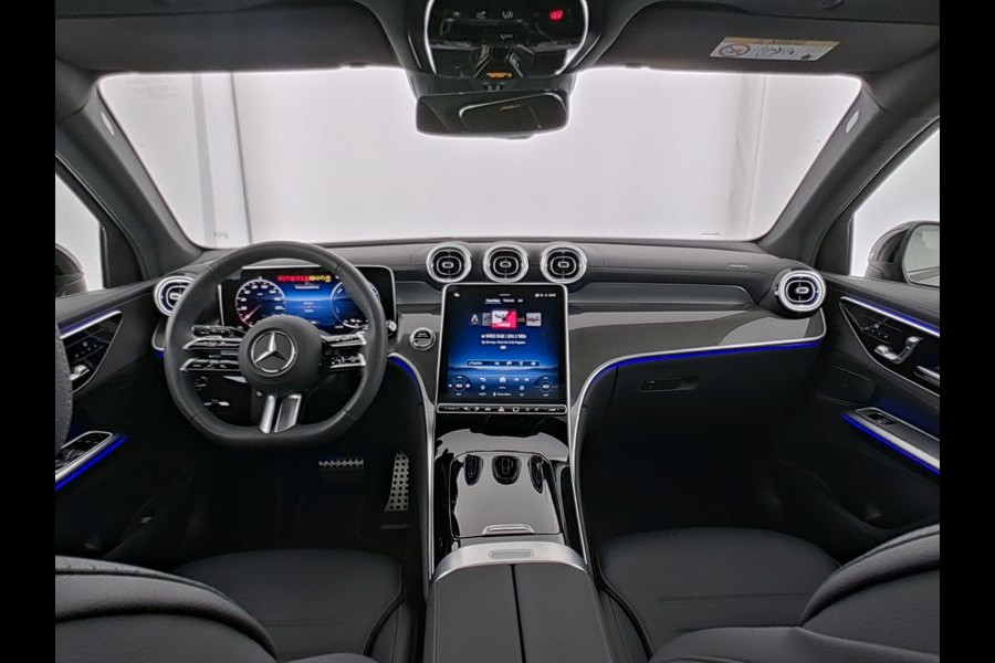 Mercedes-Benz GLC 400 e 4MATIC AMG Plug-In Hybride AMG Line | Night Pakket | Panorama Schuif-Kanteldak | Trekhaak | Distronic | Stuur en Stoelverwarming. Inclusief 24 maanden Mercedes-Benz Certified garantie voor Europa.
