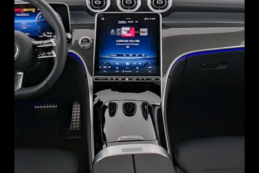 Mercedes-Benz GLC 400 e 4MATIC AMG Plug-In Hybride AMG Line | Night Pakket | Panorama Schuif-Kanteldak | Trekhaak | Distronic | Stuur en Stoelverwarming. Inclusief 24 maanden Mercedes-Benz Certified garantie voor Europa.