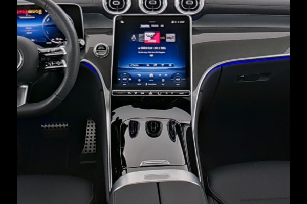 Mercedes-Benz GLC 400 e 4MATIC AMG Plug-In Hybride AMG Line | Night Pakket | Panorama Schuif-Kanteldak | Trekhaak | Distronic | Stuur en Stoelverwarming. Inclusief 24 maanden Mercedes-Benz Certified garantie voor Europa.