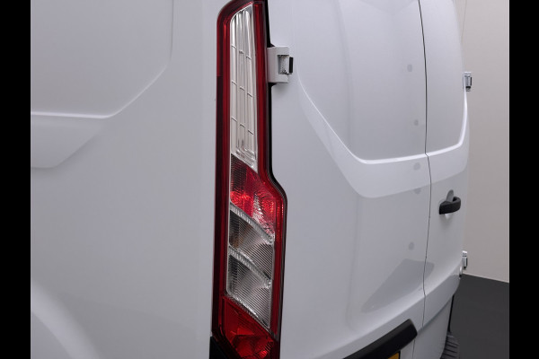 Ford Transit Custom 280 2.0TDCI L1H1 Euro 6 Trekhaak 3-Persoons Airco Voorruitverwarming Bluetooth Schuifdeur+Achterdeuren Inbouwkasten Vloer+Wandbetimmering Dakdragers 2.350KG Trekgewicht