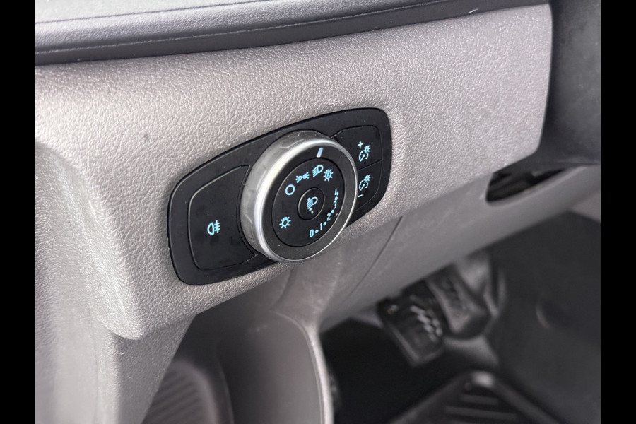 Ford Transit Custom 280 2.0TDCI L1H1 Euro 6 Trekhaak 3-Persoons Airco Voorruitverwarming Bluetooth Schuifdeur+Achterdeuren Inbouwkasten Vloer+Wandbetimmering Dakdragers 2.350KG Trekgewicht