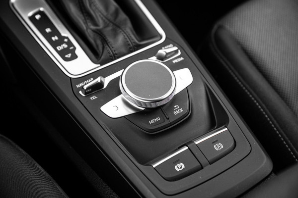 Audi Q2 35 TFSI Advanced 150 PK Aut. S-Line Virtual Matrix Camera Elek. Klep Keyless 18''