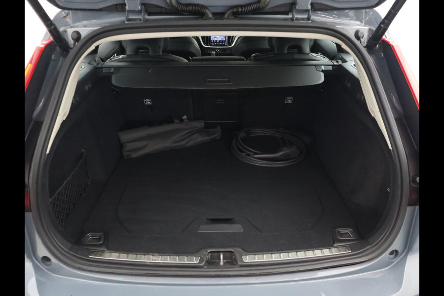 Volvo V60 2.0 T6 PLUG IN HYBRID 350 PK AWD PLUS DARK + WEGKL. TREKHAAK | ADAPTIVE CRUISE | LEDER | CAMERA