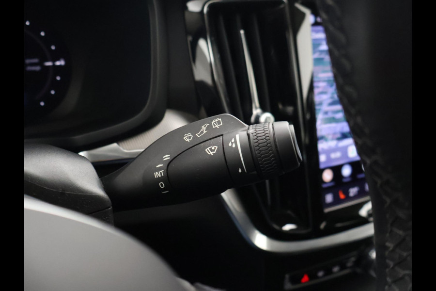 Volvo V60 2.0 T6 PLUG IN HYBRID 350 PK AWD PLUS DARK + WEGKL. TREKHAAK | ADAPTIVE CRUISE | LEDER | CAMERA