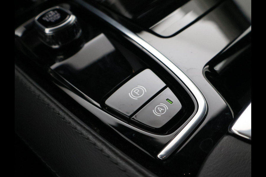 Volvo V60 2.0 T6 PLUG IN HYBRID 350 PK AWD PLUS DARK + WEGKL. TREKHAAK | ADAPTIVE CRUISE | LEDER | CAMERA