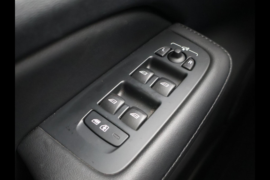Volvo V60 2.0 T6 PLUG IN HYBRID 350 PK AWD PLUS DARK + WEGKL. TREKHAAK | ADAPTIVE CRUISE | LEDER | CAMERA