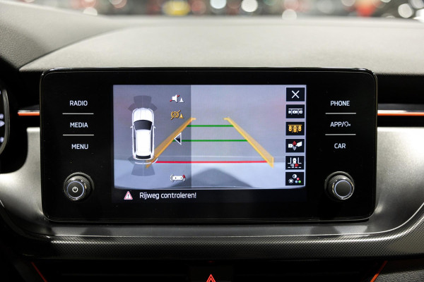Škoda Kamiq 1.0 TSI Sport Business / 110pk / NAP / Trekhaak / Stoelverwarming / Achteruitrij camera /