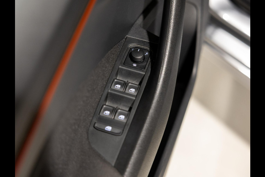 Škoda Kamiq 1.0 TSI Sport Business / 110pk / NAP / Trekhaak / Stoelverwarming / Achteruitrij camera /