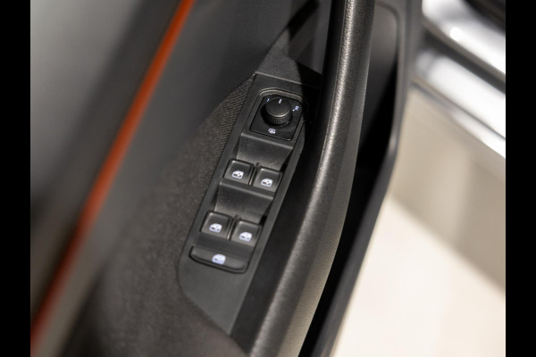 Škoda Kamiq 1.0 TSI Sport Business / 110pk / NAP / Trekhaak / Stoelverwarming / Achteruitrij camera /