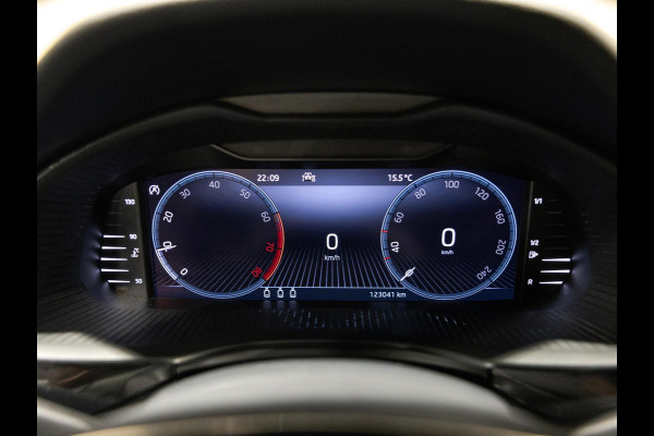 Škoda Kamiq 1.0 TSI Sport Business / 110pk / NAP / Trekhaak / Stoelverwarming / Achteruitrij camera /