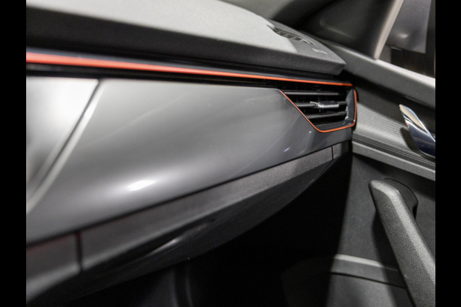 Škoda Kamiq 1.0 TSI Sport Business / 110pk / NAP / Trekhaak / Stoelverwarming / Achteruitrij camera /