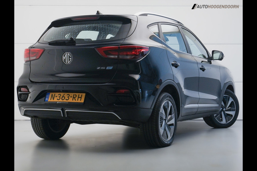 MG ZS EV Long Range Luxury Sport 70 kWh (APPLE CARPLAY,PANORAMADAK,DODEHOEK,KEYLESS,ELEKTRISCHE STOELEN,ADAPTIVE CRUISE)