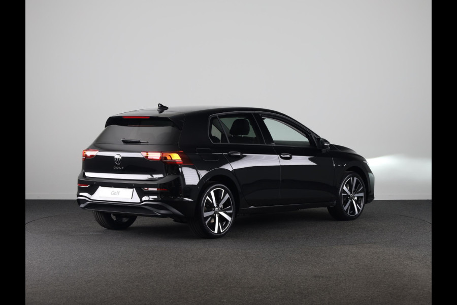 Volkswagen Golf Life Edition 1.5 eHybrid 150 kW / 204 PK Hatchback Achteruitrijcamera | Stoelverwarming | Carplay
