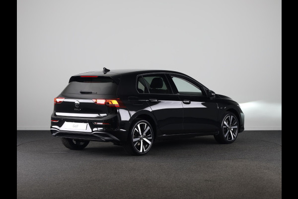 Volkswagen Golf Life Edition 1.5 eHybrid 150 kW / 204 PK Hatchback Achteruitrijcamera | Stoelverwarming | Carplay