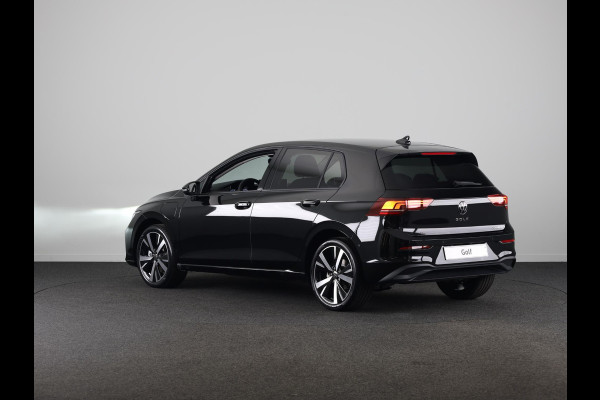 Volkswagen Golf Life Edition 1.5 eHybrid 150 kW / 204 PK Hatchback Achteruitrijcamera | Stoelverwarming | Carplay
