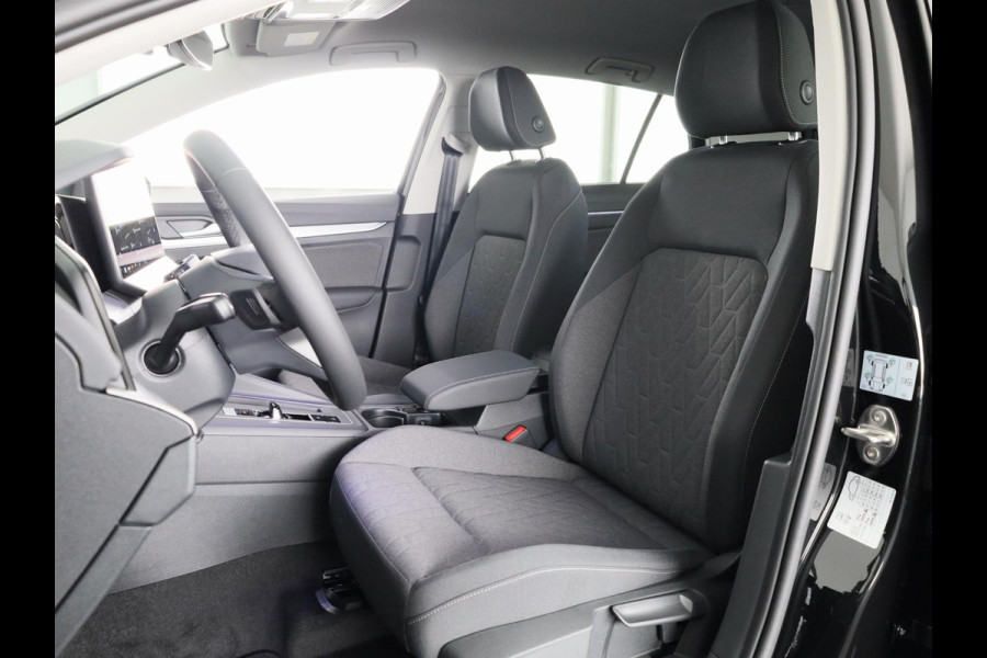 Volkswagen Golf Life Edition 1.5 eHybrid 150 kW / 204 PK Hatchback Achteruitrijcamera | Stoelverwarming | Carplay
