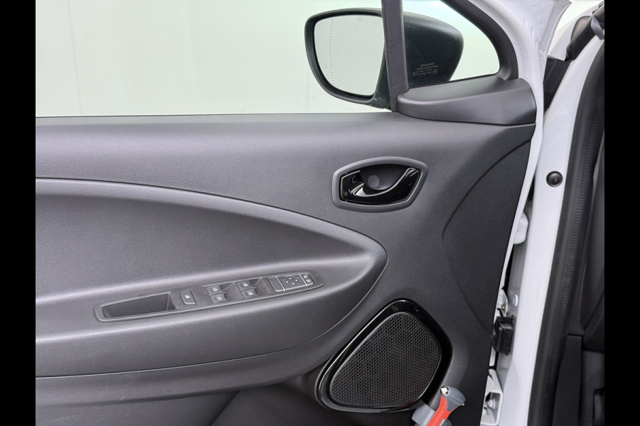Renault ZOE 52kWh SOH 95% Eigen Accu R110 Warmtepomp Navi Ecc Pdc Isofix Bluetooth Apple Carplay/Android Auto Cruise Control Life Keyless Regen-Lichtsensor Privacy Glas Led DAB 1e Eigenaar Origineel Nederlandse Auto