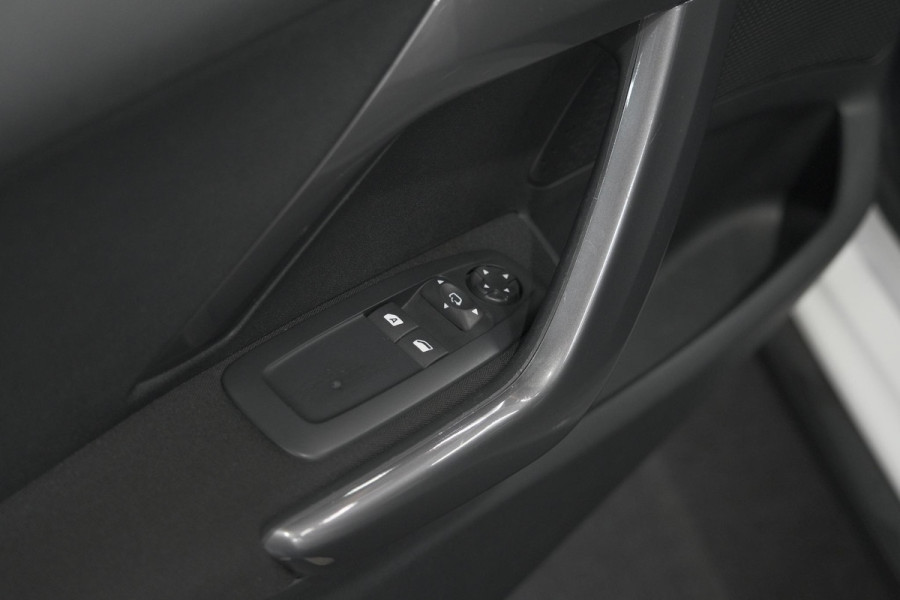 Peugeot 2008 PureTech 110 Blue Lion | Trekhaak | Apple Carplay | Navigatie | Parkeersensoren