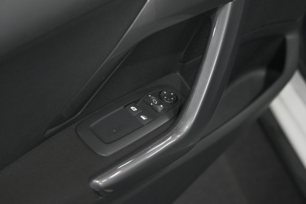 Peugeot 2008 PureTech 110 Blue Lion | Trekhaak | Apple Carplay | Navigatie | Parkeersensoren