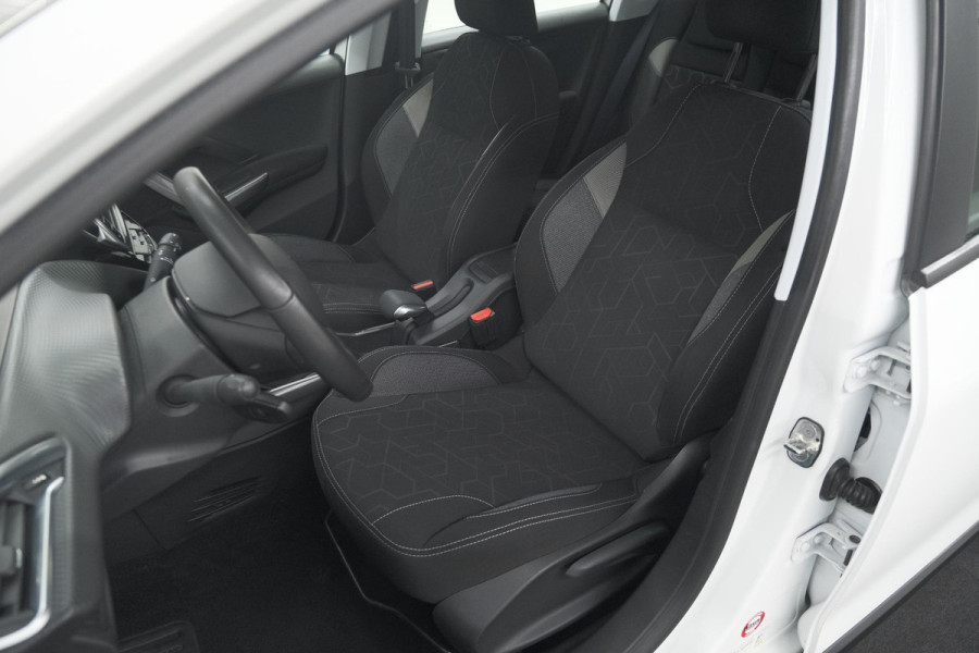 Peugeot 2008 PureTech 110 Blue Lion | Trekhaak | Apple Carplay | Navigatie | Parkeersensoren