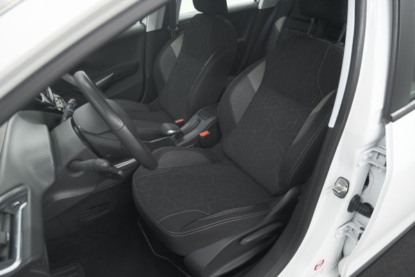 Peugeot 2008 PureTech 110 Blue Lion | Trekhaak | Apple Carplay | Navigatie | Parkeersensoren