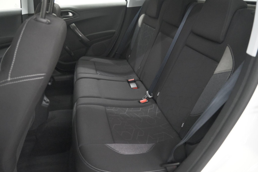 Peugeot 2008 PureTech 110 Blue Lion | Trekhaak | Apple Carplay | Navigatie | Parkeersensoren