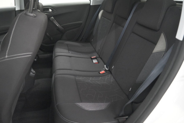 Peugeot 2008 PureTech 110 Blue Lion | Trekhaak | Apple Carplay | Navigatie | Parkeersensoren