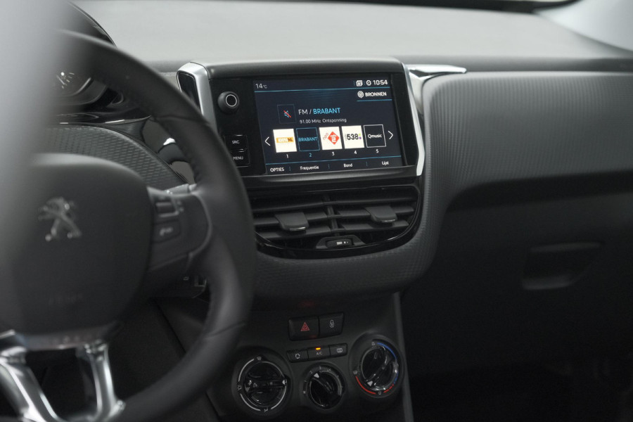 Peugeot 2008 PureTech 110 Blue Lion | Trekhaak | Apple Carplay | Navigatie | Parkeersensoren