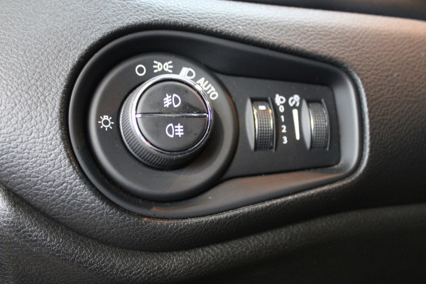 Jeep Renegade 1.4 MultiAir Night Eagle II Limited | Navigatie | Trekhaak | DAB