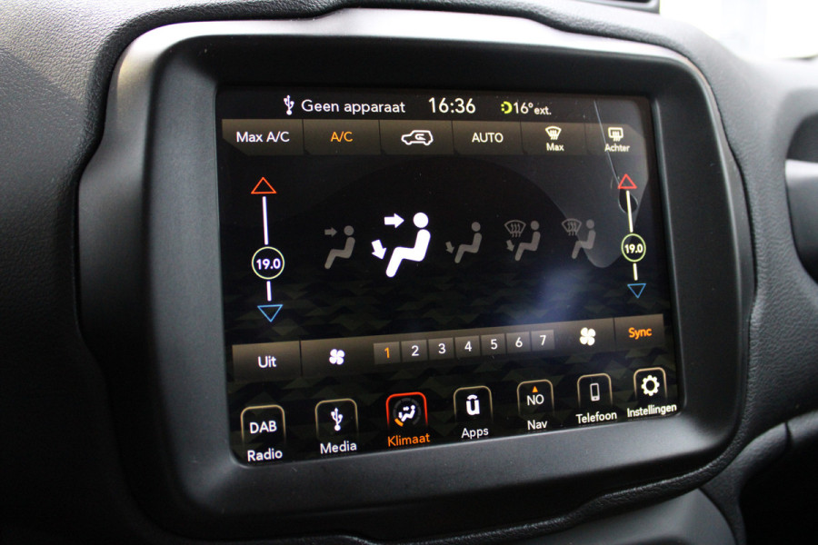 Jeep Renegade 1.4 MultiAir Night Eagle II Limited | Navigatie | Trekhaak | DAB
