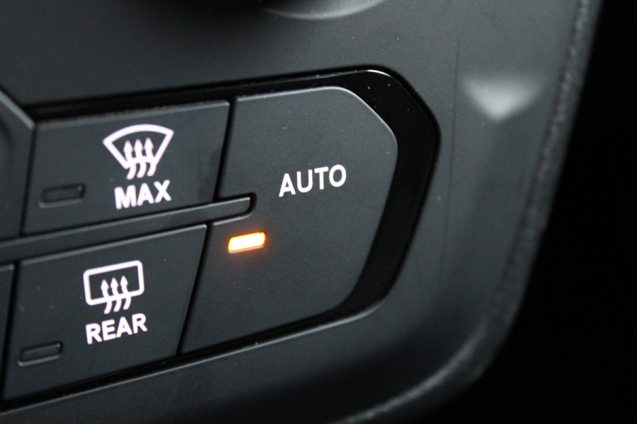 Jeep Renegade 1.4 MultiAir Night Eagle II Limited | Navigatie | Trekhaak | DAB